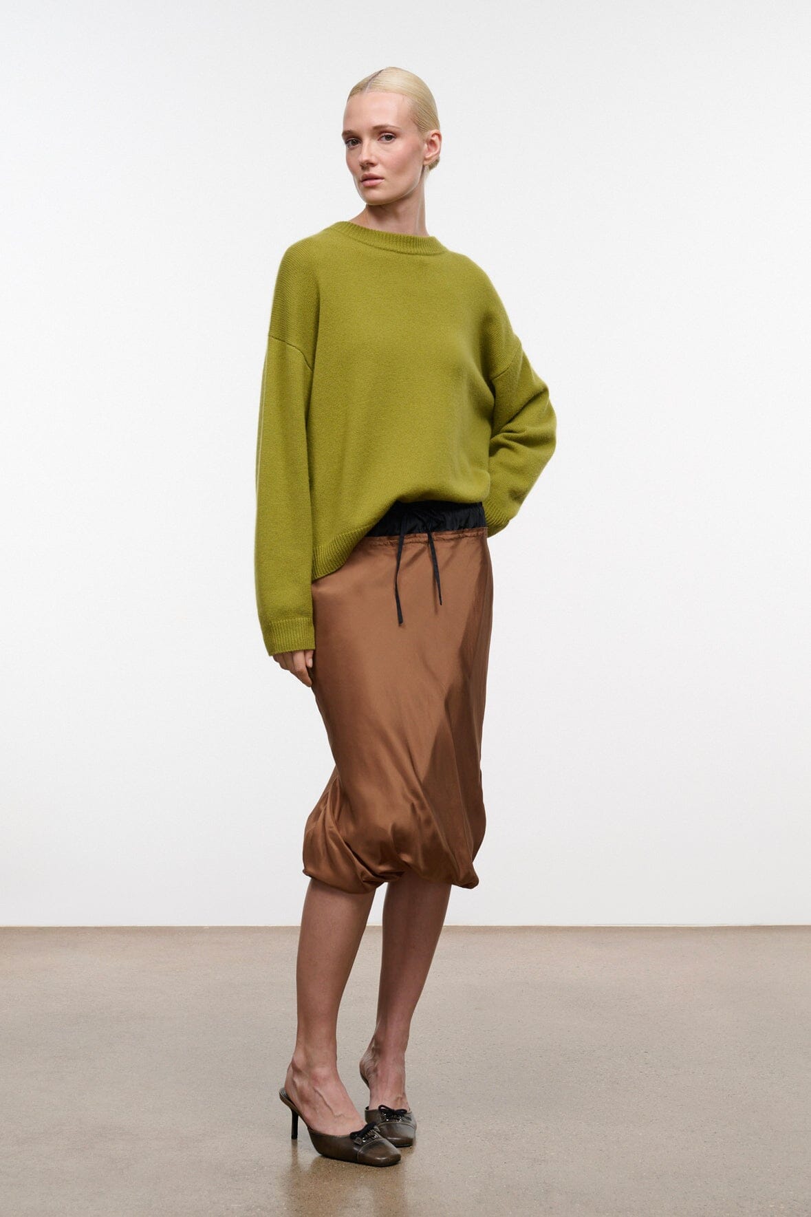 SERRANO CASHMERE RELAXED CREW | PEAR